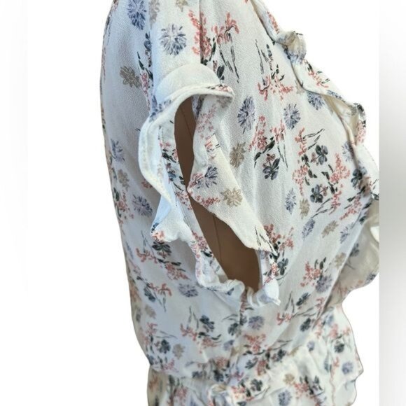 ASTR The Label Women’s Blouse Size Medium White Floral Side Tassel Top Spring - Picture 6 of 12